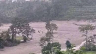 Photo of नेपाल बाढ़: पांच दर्जन लापता लोगों मे से 7 की मौत, छत पर फंसे लोगों को हेलीकॉप्टर से बचाये जाने की कोशिश जारी..