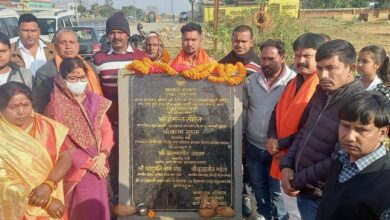 Photo of सिंदरी विधायक इंद्रजीत महतो की पत्नी तारा देवी ने किया सड़क का शिलान्यास