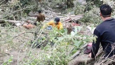 Photo of उत्तराखंड में हादसा: यमुनोत्री हाईवे के पास खाई में गिरा ट्रक, दो शव निकाले, सवार 11 लोगों में से चार घायल मिले, अन्य लापता